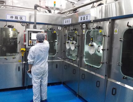 Combibloc de sopladora, llenadora y tapadora aséptico